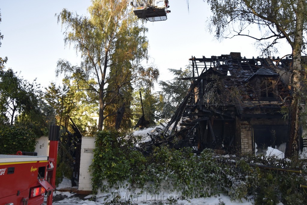 Grossfeuer Einfamilienhaus Siegburg Muehlengrabenstr P1142.JPG - Miklos Laubert